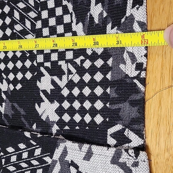 Creation size M women's black and gray button front sleeveless cardigan - Picture 8 of 10